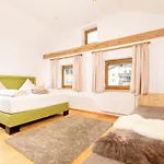 In Strass With Mountain Views Feriehus *