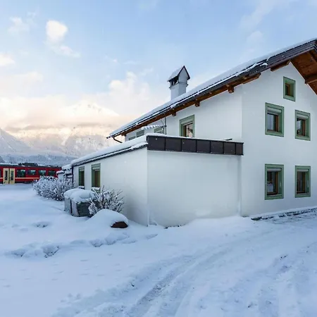 In Strass With Mountain Views Ferienhaus