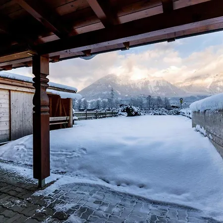 In Strass With Mountain Views Feriehus *
