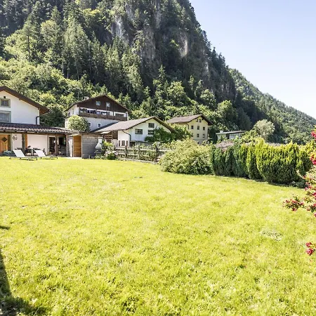 Casa vacanze In Strass With Mountain Views